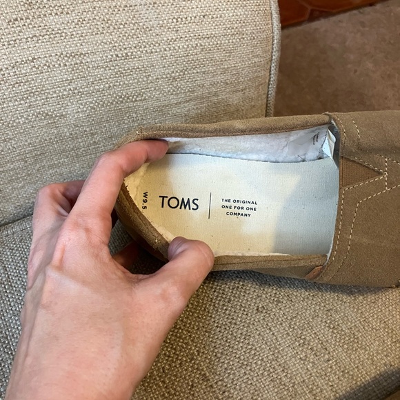 Toms tan fur lined slip on flats - Picture 5 of 5